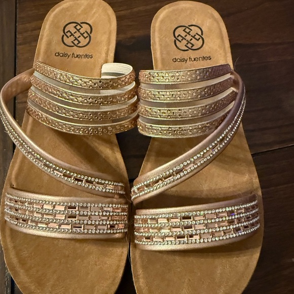 Daisy Fuentes gorgeous sandals size 7.5 - Picture 2 of 9